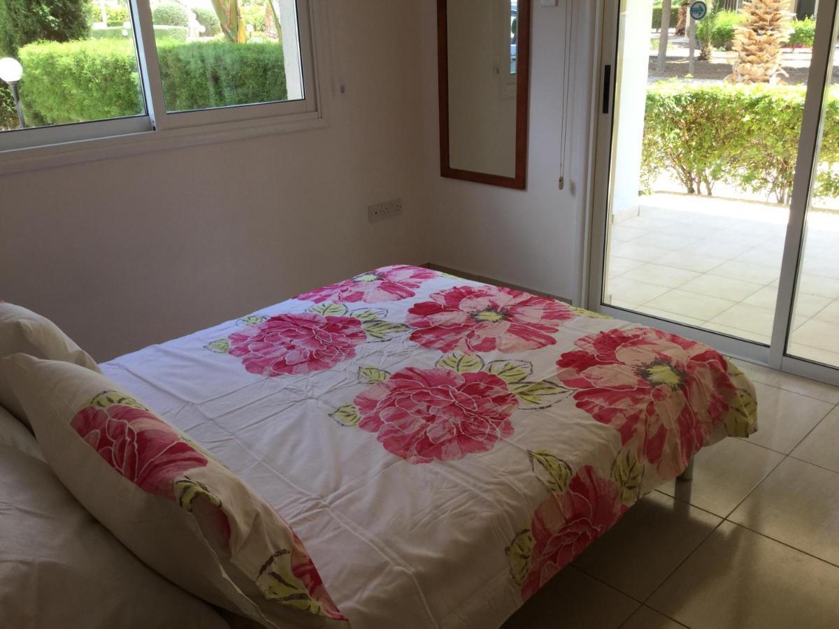 Poolside 2 Bedroom Apt, Paphos Riviera, Universal Area Extérieur photo